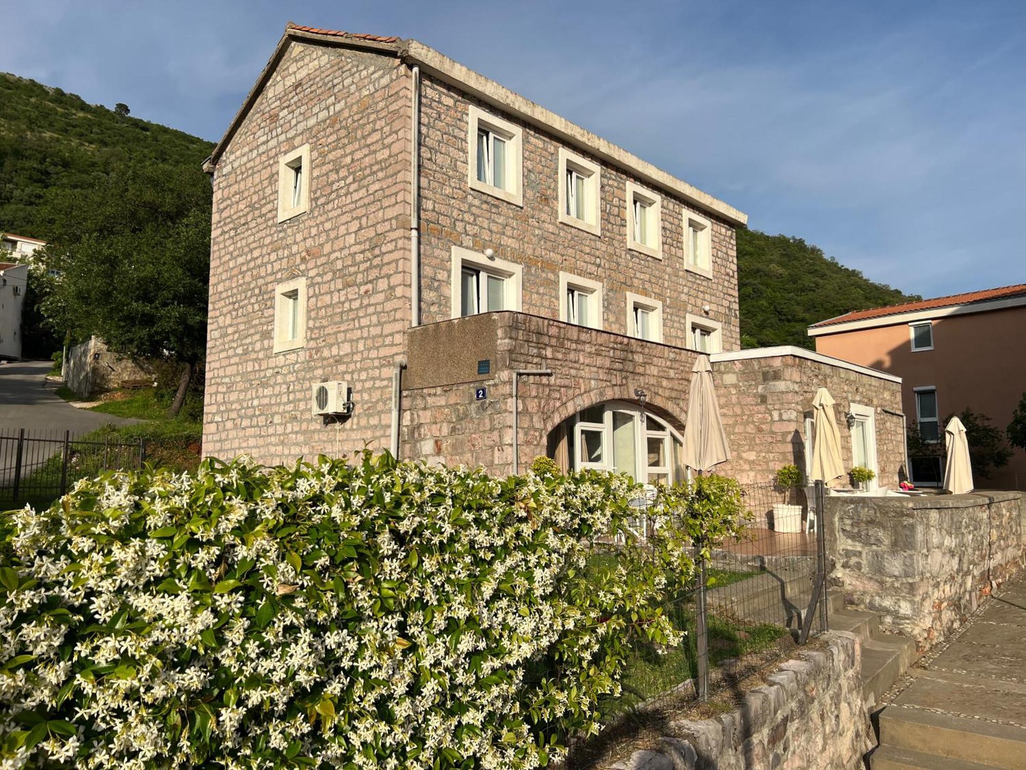 Apartments Pavlovic Petrovac 外观 照片