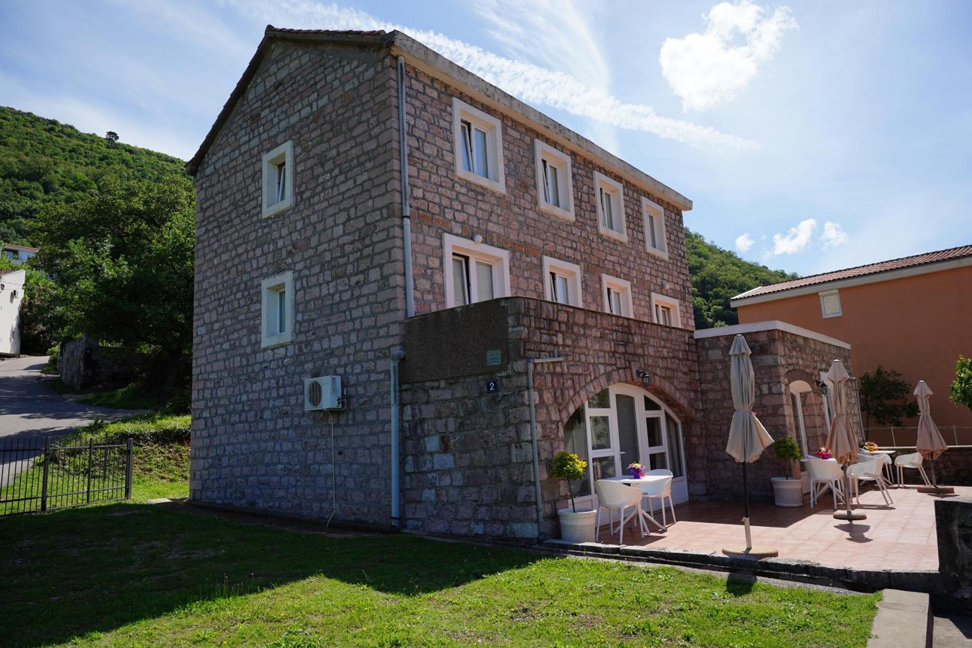 Apartments Pavlovic Petrovac 外观 照片